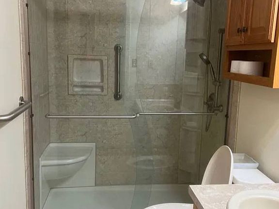 5th image of 1008 Felix St