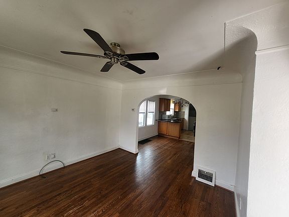 3rd image of 3232 Van Campen Dr