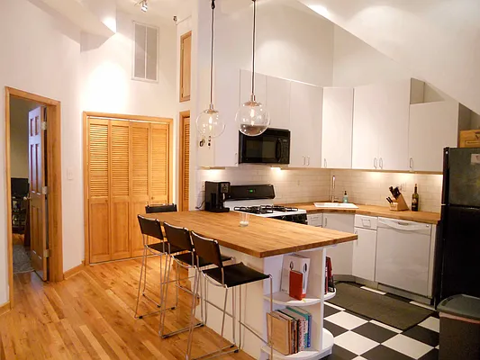 Rented by The Loft Broker | media 30