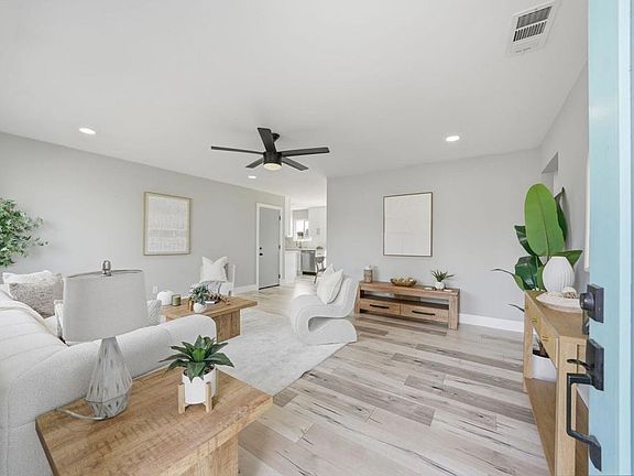 5th image of 24 E Palomar St