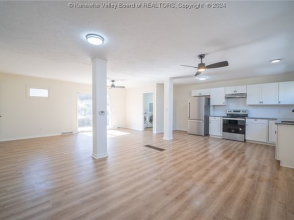 4th image of 2938 Pence St