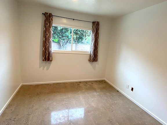 3rd image of 5212 Auburn Dr