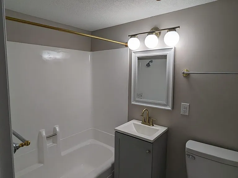 130 Falcon Rd #12 — Photo 8