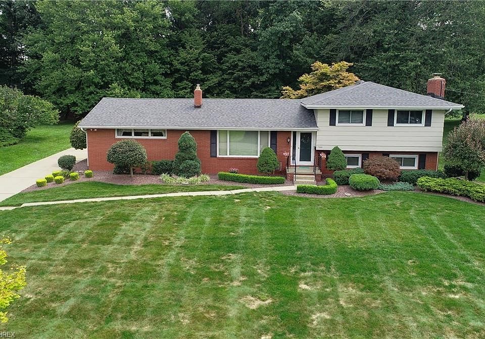 Meticulously maintained 3 Bedrm, 1.5 Bath home in the Poland SD.