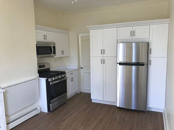 3rd image of 673 Summit Ave #2R