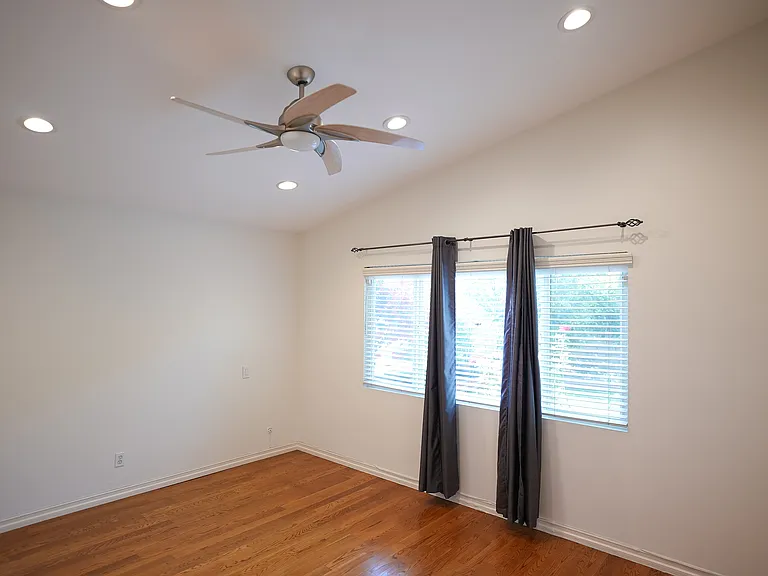 18129 Hatteras St — Photo 16