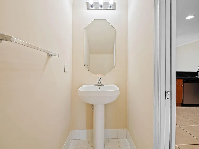 8299 SW 27th St #101 — Photo 11
