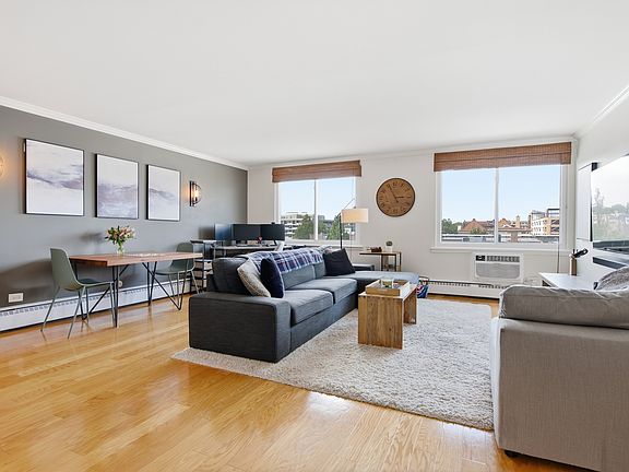 3rd image of 150 S Oak Park Ave APT 401