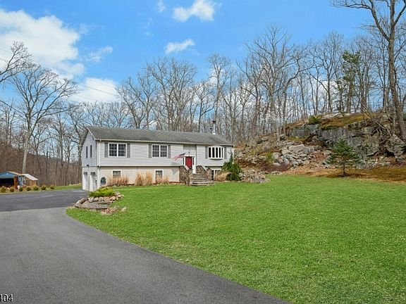 3rd image of 4 Andover Mohawk Rd
