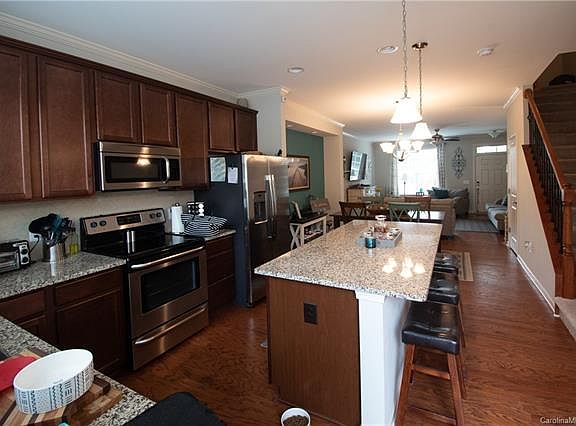 5th image of 4305 Courtly Ln #262