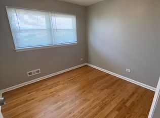 19 Arrowhead Dr, Thornton, IL 60476