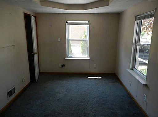 4th image of 100 W Parkwood Dr