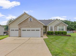 9752 Round Table Ct, Hillsboro, MO 63050