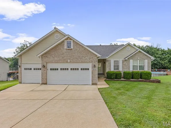 9752 Round Table Ct, Hillsboro, MO 63050