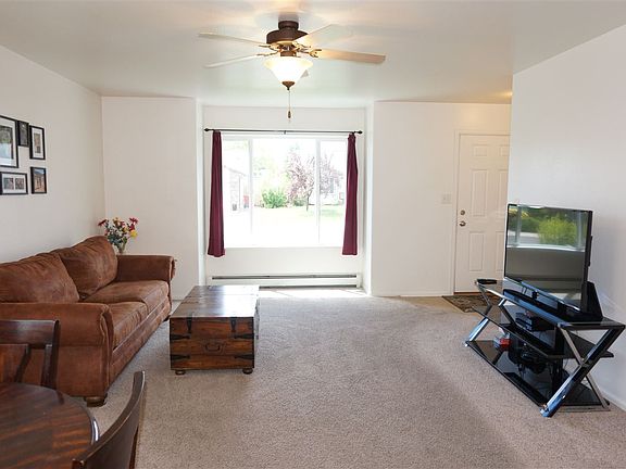 4th image of 636 Carina St