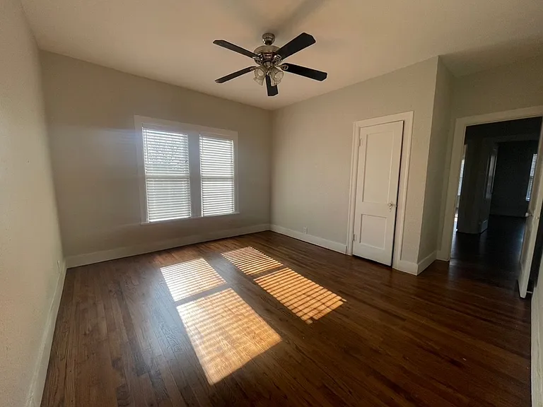 604 E Broadway St — Photo 10