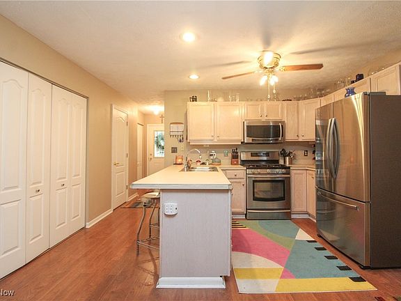 3rd image of 4321 Devonshire Dr