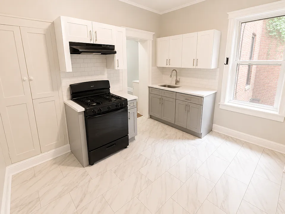 214-218 W Market St
