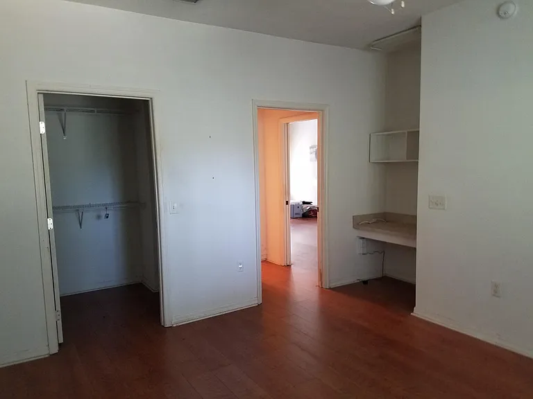 Bedroom - Walk in Closet - Built in Desk