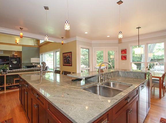 3rd image of 515 River Oaks Dr