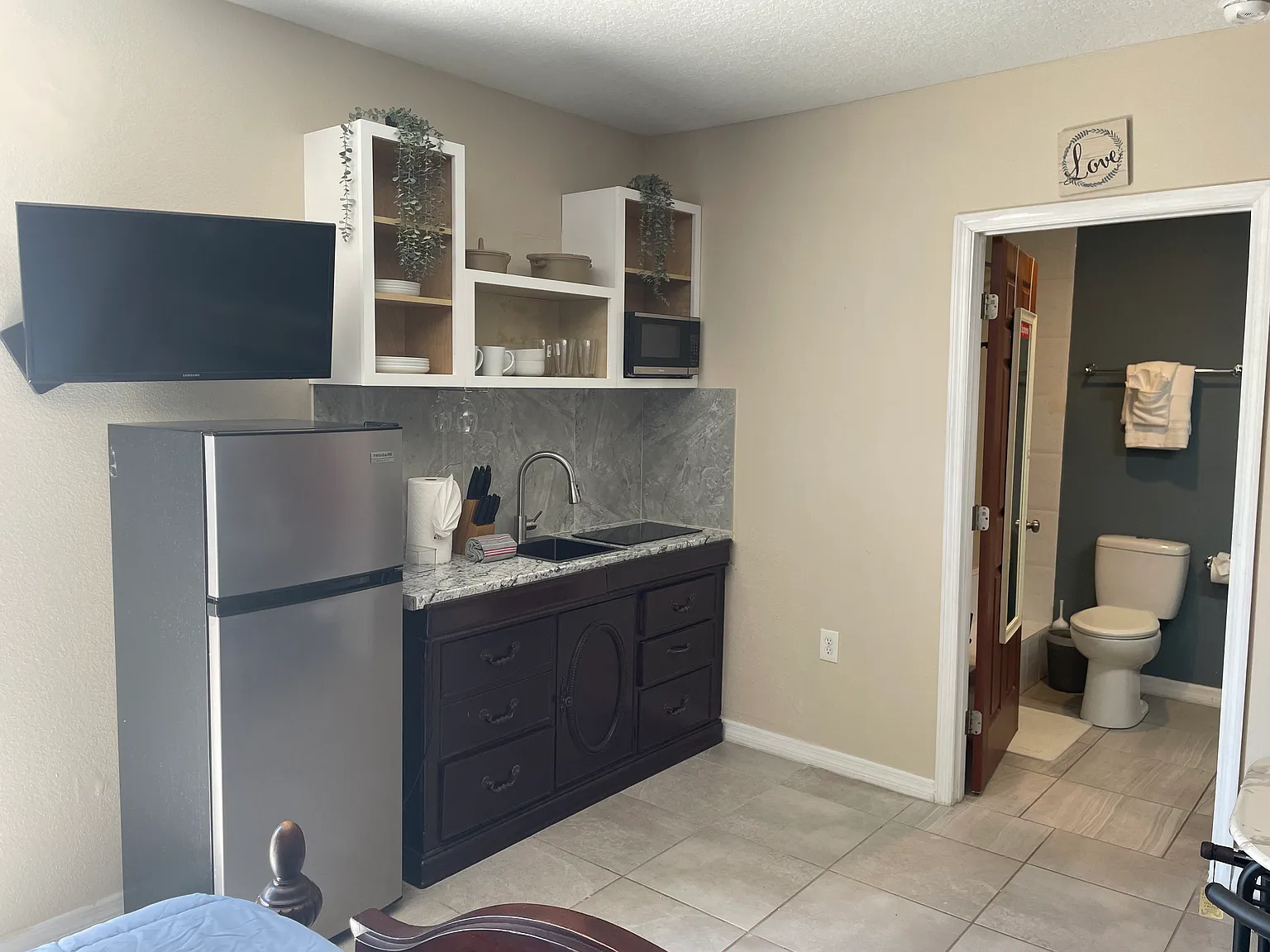 Studio, 152 sqft, $1,050 — Photo 2