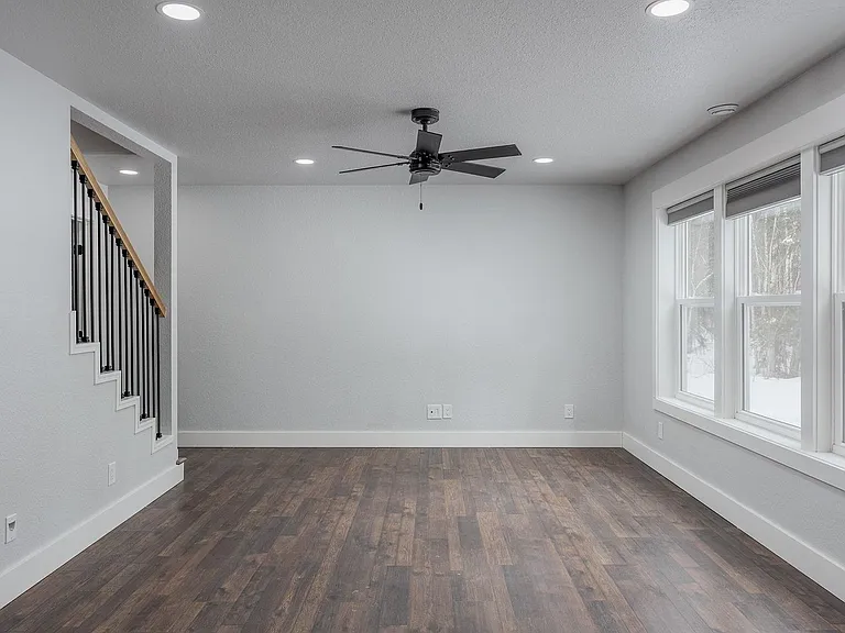 1157 Acorn Cir — Photo 12