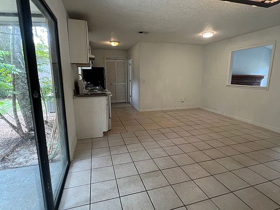 3rd image of 1081 McCormick Dr