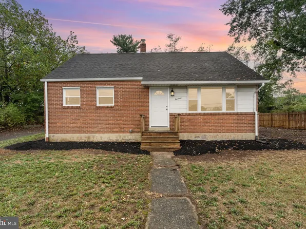 14 Carolyn St, Harrisburg, PA 17112