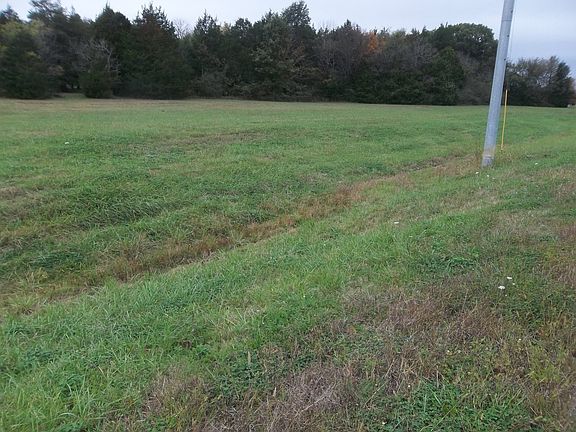 4th image of 1429 New Columbia Hwy