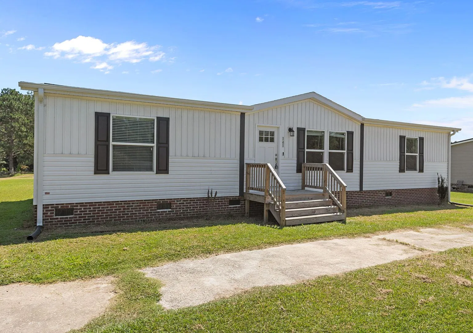 New build home on a spacious lot! — Photo 2
