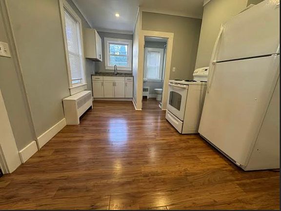 3rd image of 25 Elm St APT A