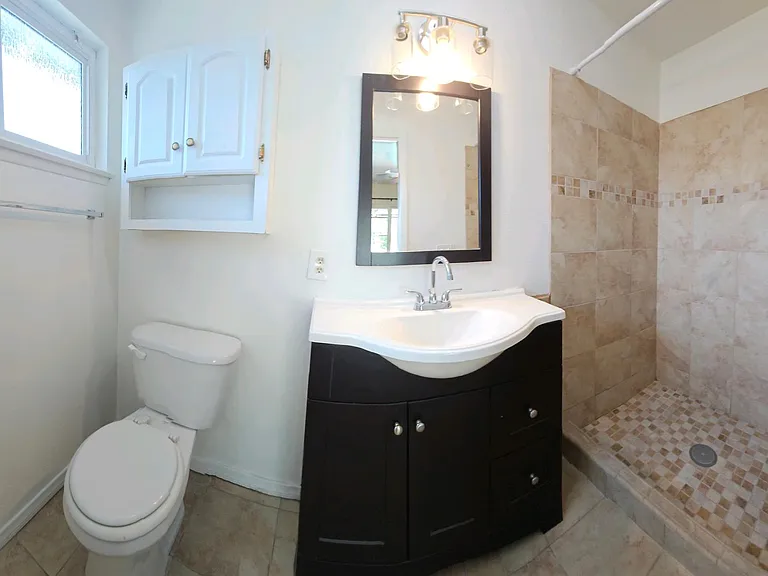 2272 Toluca Dr — Photo 30