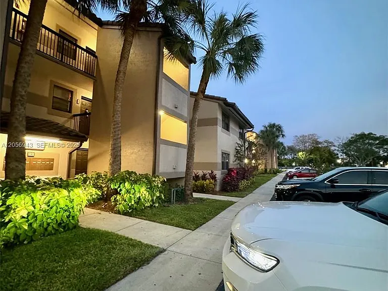 9945 Nob Hill Ct #9945 — Photo 21