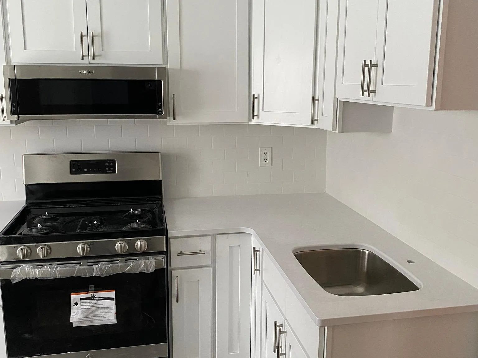 43 Pomona Pl — Photo 2