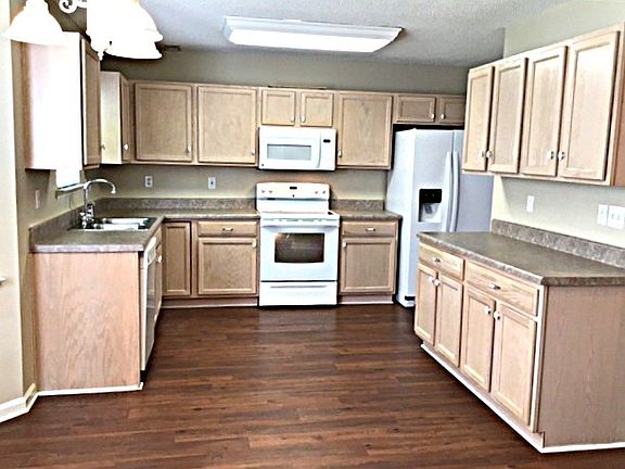 2nd image of 128 Summer Trace Dr