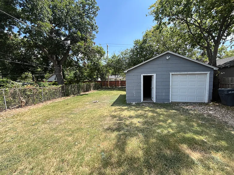 2546 Searcy Dr — Photo 11