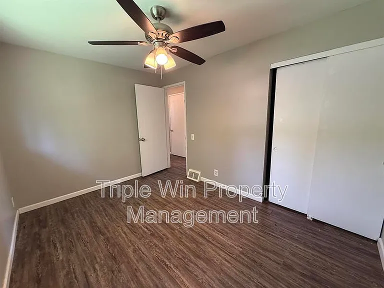 10329 Chesley Dr — Photo 23