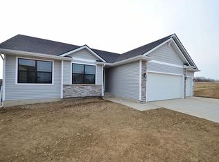 1213 Green Hills Dr, Norwalk, IA 50211