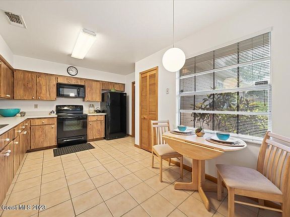 3rd image of 809 Pine Valley Ct
