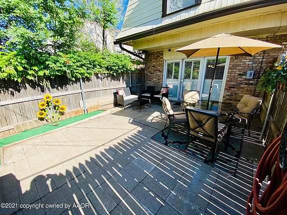 2nd image of 3216 Villa Pl