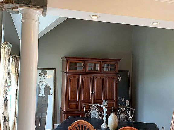 Beautiful cabinet can stay