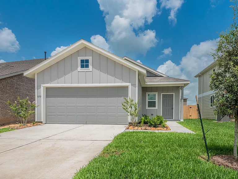 5715 Pampus Prairie Rd — Photo 1