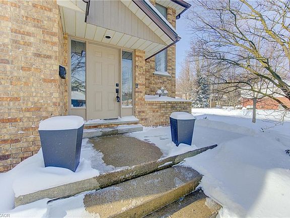 3rd image of 593 Guildwood Pl