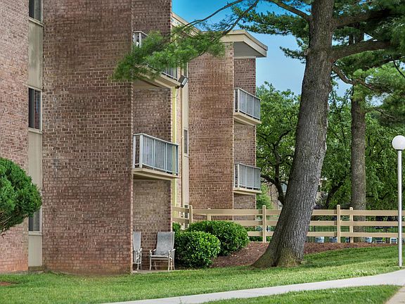 Governor Square Apartments