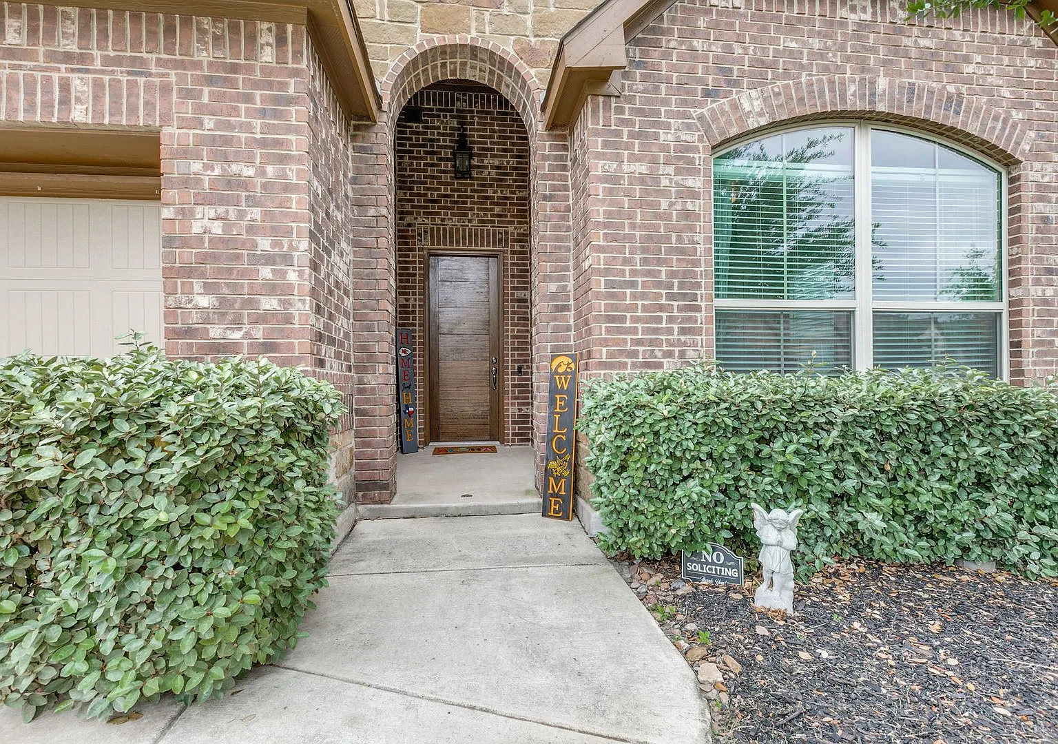 Beautiful 3-Bedroom Home In The Enclave At Weston Oaks — Photo 4