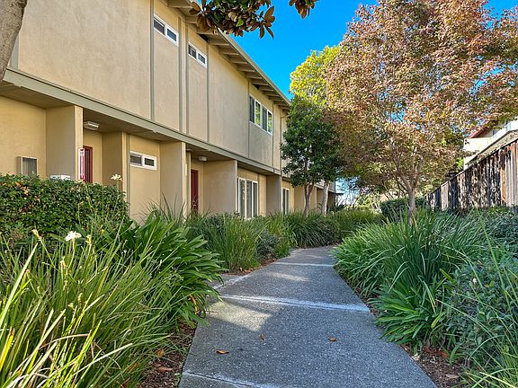 3rd image of 2511 Grove Way #143