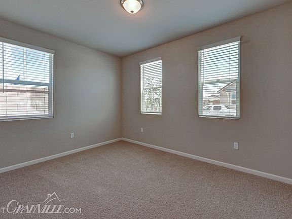 3rd image of 877 Halford Ln