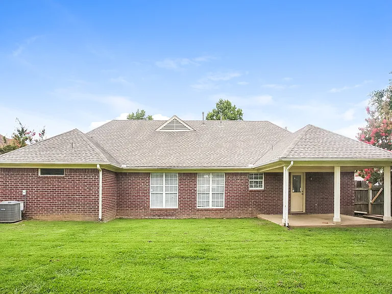 6906 Greyhawk Cv N — Photo 16