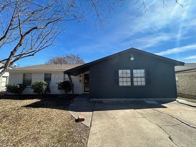 1st image of 2514 Larchmont Dr