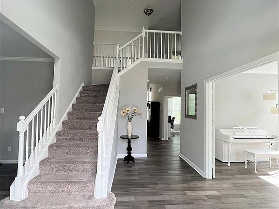 2nd image of 103 Wagon Trail Way